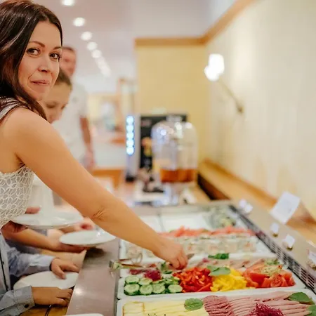 Hotel Akademie 4* Chocerady