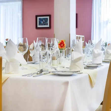 Hotel Akademie Hotell 4*