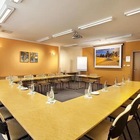 Akademie 4*